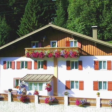 Haus Jochum Bed and Breakfast Langen am Arlberg Exterior foto