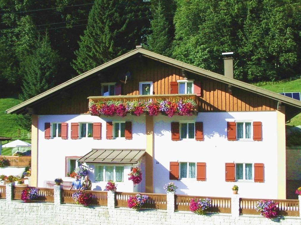 Haus Jochum Bed and Breakfast Langen am Arlberg Exterior foto